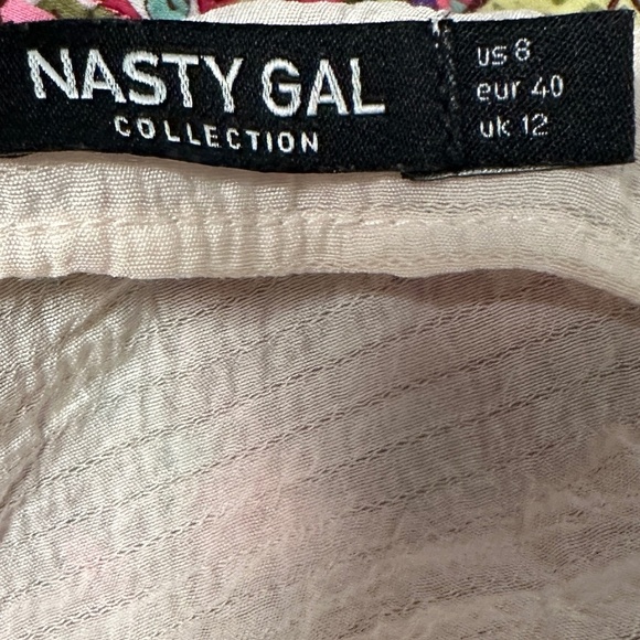 *NASTY GAL* Ivory Asymmetrical Button Down Blouse Size 8 - Picture 6 of 7